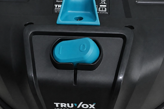 Простое управление профессиональным пылесосом Truvox Valet Aqua 40